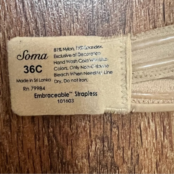 ✨Soma Embraceable Strapless Bra✨ - Picture 6 of 9
